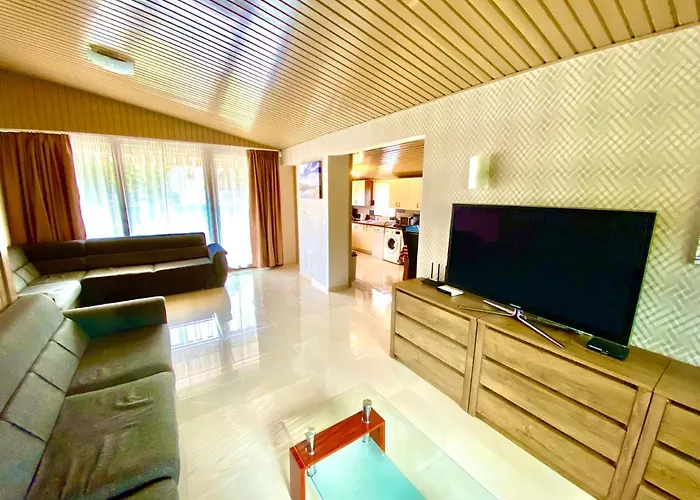 55 & Pool - Case de vacanță