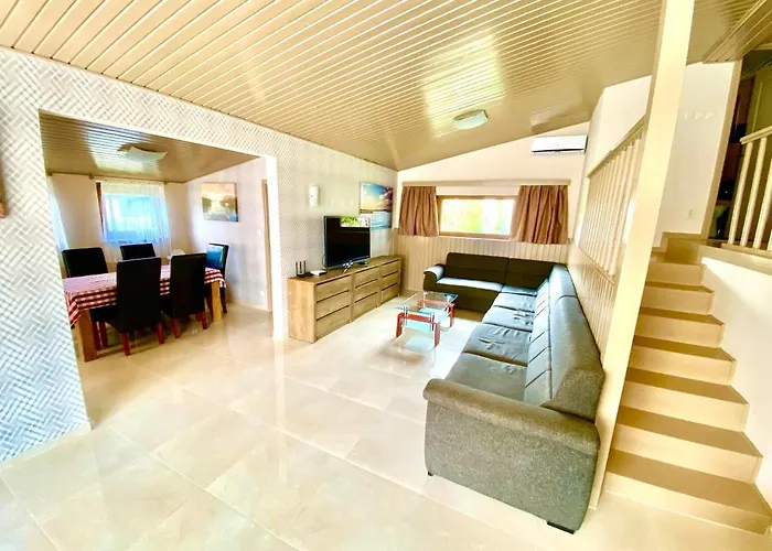 Semesterbostad 55 & Pool -