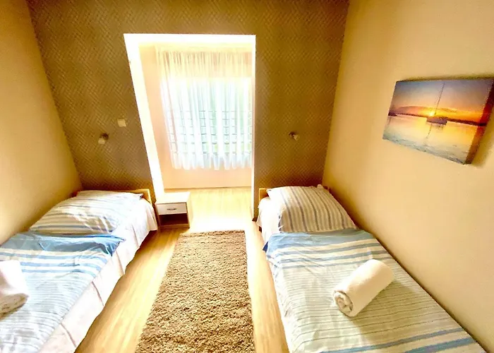 Case de vacanță 55 & Pool -